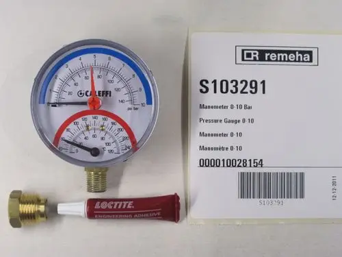 Manometer mit Druckanzeigen für bar und psi, sowie eine beigelegte Verbindungsteile und Loctite Kleber. Das Etikett trägt den Markennamen Remeha.